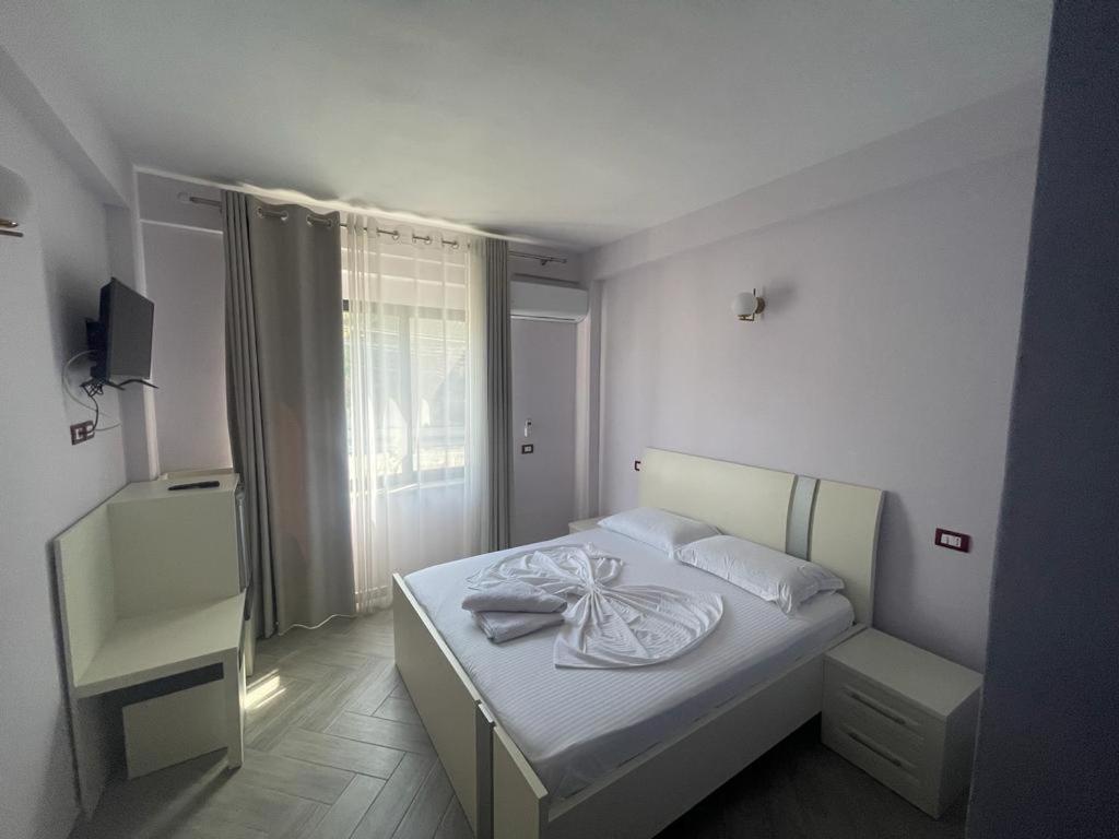 Hotel Ferrara Durrës Buitenkant foto