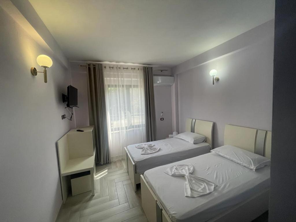 Hotel Ferrara Durrës Buitenkant foto